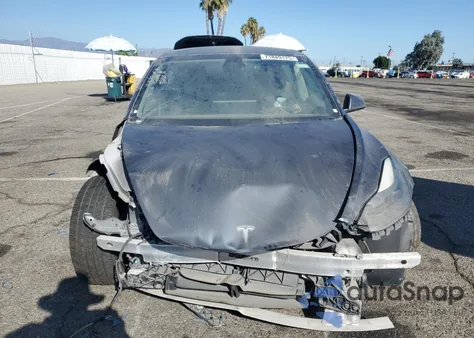 2022 Tesla Model 3 z USA, uszkodzony, nr VIN 5YJ3E1EA0NF187626